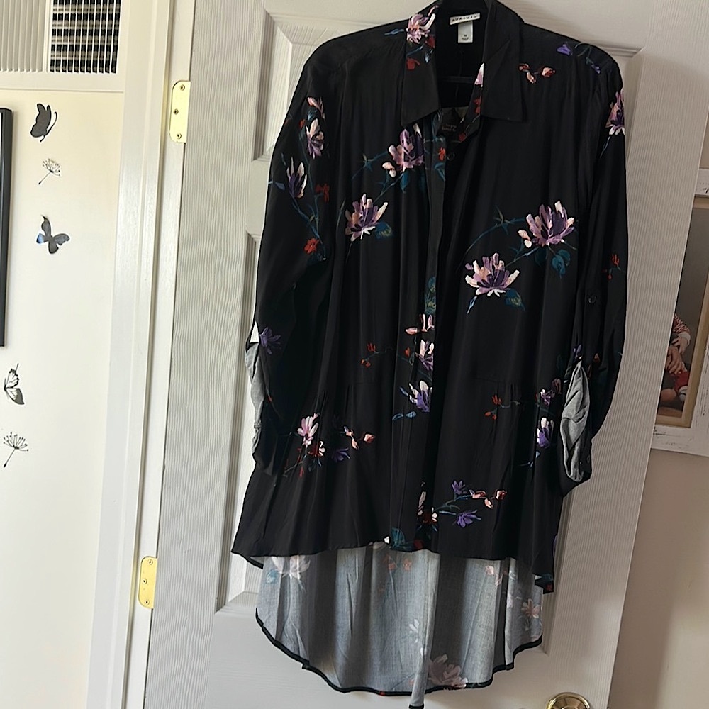 Ava & Viv 1X Black and Pink Asymmetrical Button Down Shirt